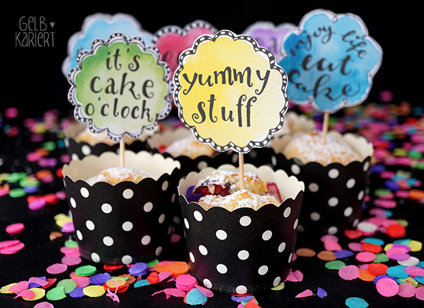 Muffin Topper | Free Printable | Freebie | Kuchen | Lettering Happy Birthday | Bloggeburtstag | Muffin Dekoration | Muffins dekorieren | Handlettering | Watercolor | Aquarell | Gelbkariert Blog