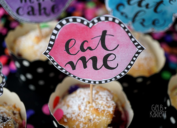Muffin Topper | Free Printable | Freebie | Kuchen | Lettering Happy Birthday | Bloggeburtstag | Muffin Dekoration | Muffins dekorieren | Handlettering | Watercolor | Aquarell | Gelbkariert Blog