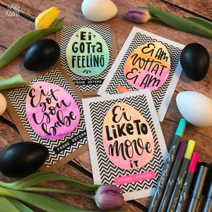 Handlettering Osterkarten; basteln für Ostern; Lettering für Anfänger; Handlettering Anleitung; Lettern für Anfänger; Handlettering Vorlage; Falsche Kalligrafie; Faux Calligraphy lernen; Aquarellieren mit Brush Pens; Gelbkariert