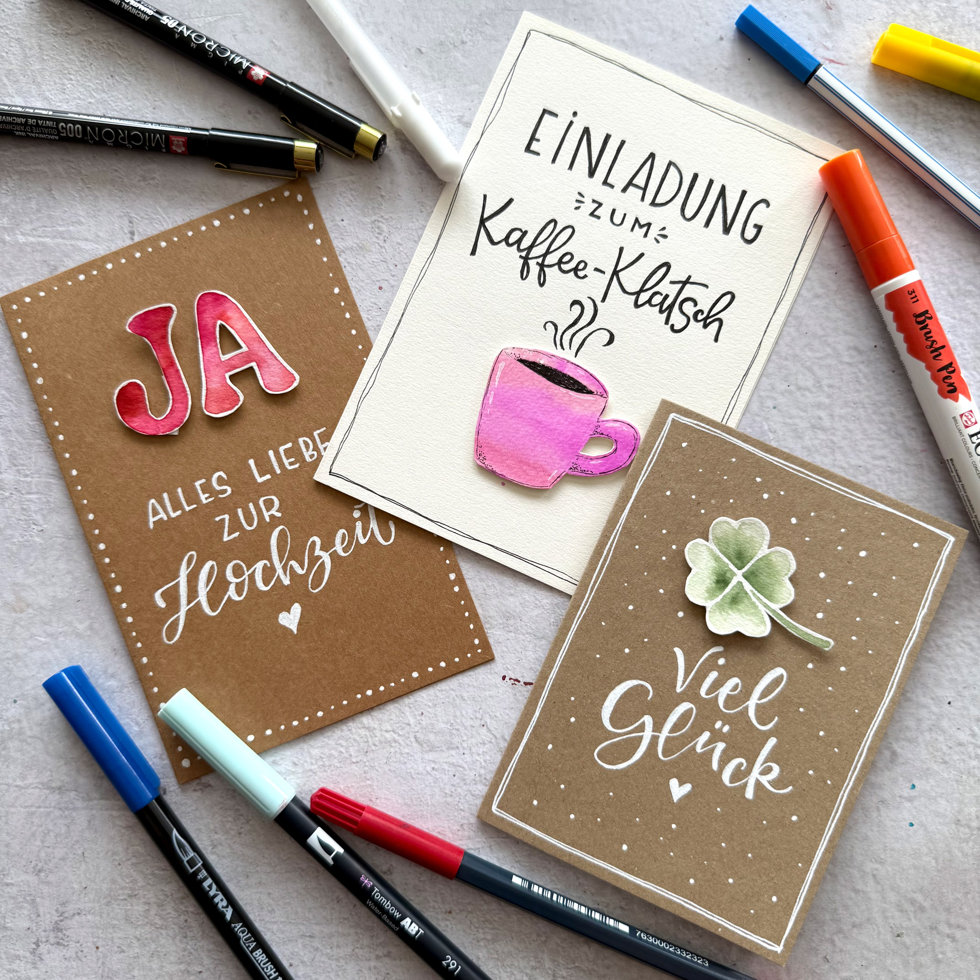 Handlettering Grußkarten Handlettering Osterkarten;Handlettering Ostern; basteln für Ostern; Lettering für Anfänger; Handlettering Anleitung; Lettern für Anfänger; Handlettering Vorlage; Falsche Kalligrafie; Faux Calligraphy lernen; Aquarellieren mit Brush Pens; Gelbkariert